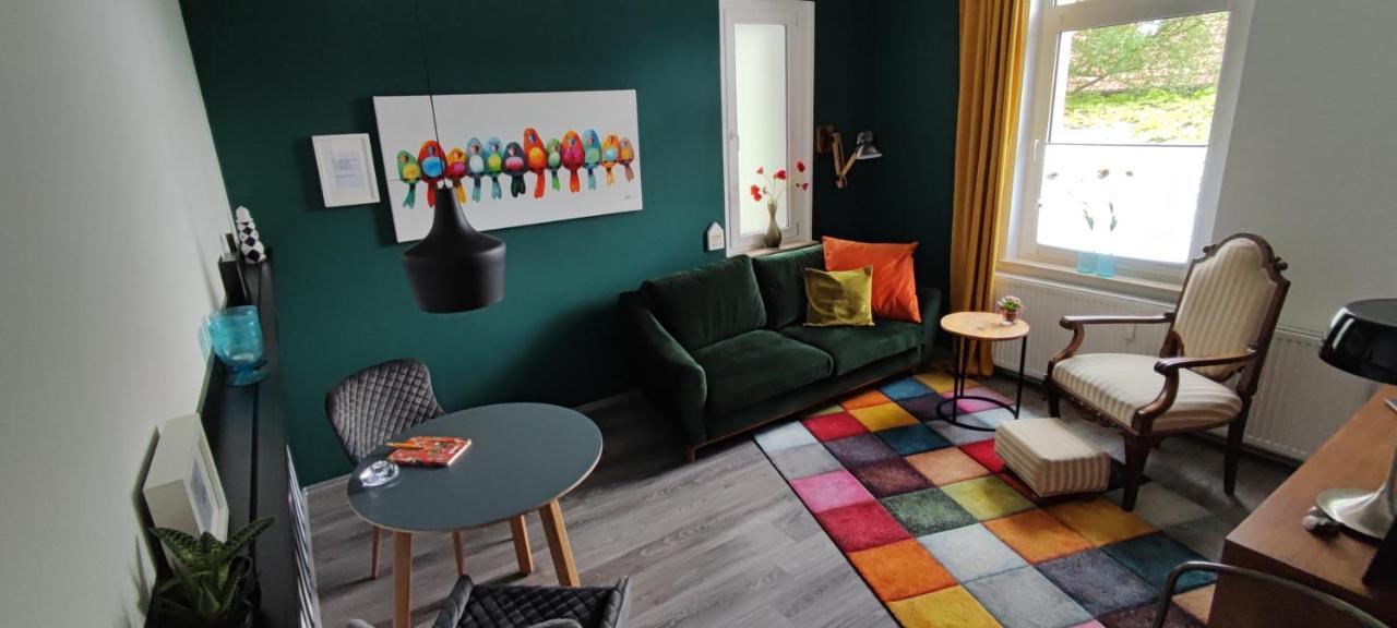 Kunterbunt, Gemuetlichkeit Am Waldesrand *